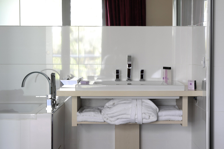 Bathroom 4, Le Relais de La Malmaison, a member of Radisson Individuals, Hauts-de-Seine