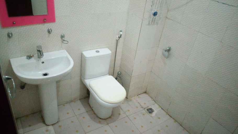 Bathroom 3, D'Czars Hotel & Suites, Alimosho