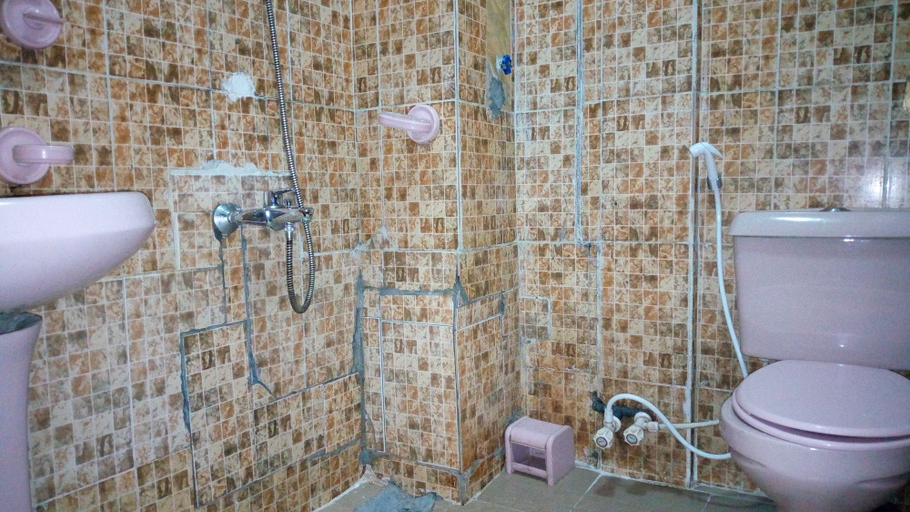 Bathroom 4, D'czars Hotel and Suites, Alimosho
