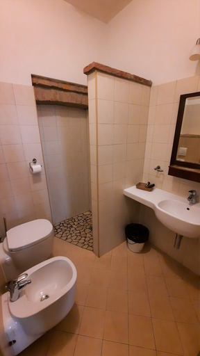 Bathroom 5, Albergo Giulia Gonzaga, Mantua