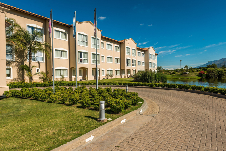 Exterior & Views 2, Howard Johnson Hotel & Convention Center by Wyndham, Merlo, Junín