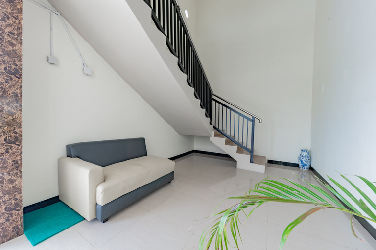 Public Area 3, Urbanview Hotel Diamond Malai Permata near Universitas Palangkaraya by RedDoorz, Palangkaraya