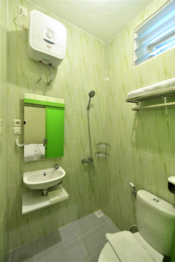 Bathroom 5, Hotel Irian Surabaya, Surabaya