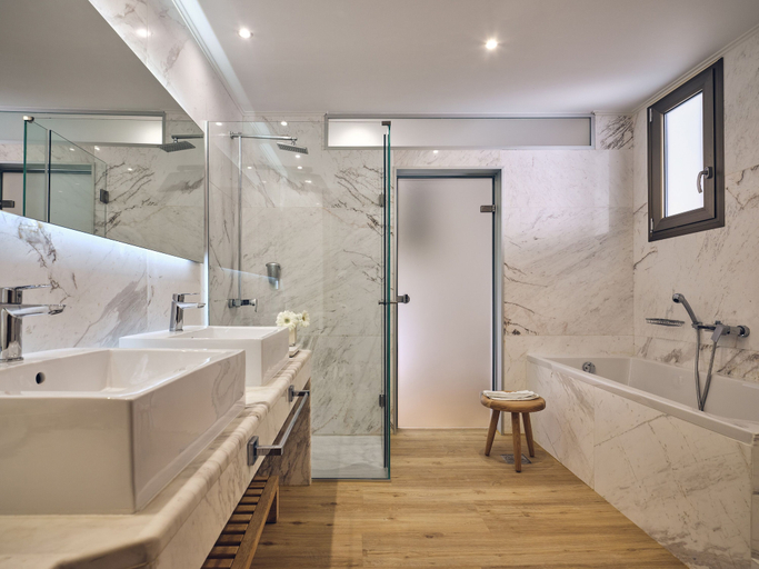 Bathroom 5, The Royal Blue, Crete