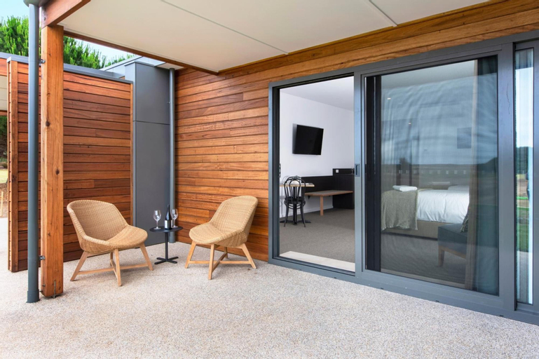 Exterior & Views 7