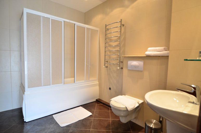 Bathroom 4, Platinum Hotel