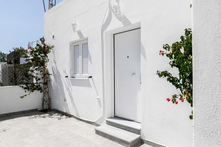 Exterior & Views, Enjoy the Santorini Life Vibrant Studio, South Aegean