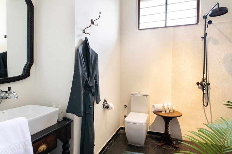 Bathroom 4, Upendo House Hotel, Mjini
