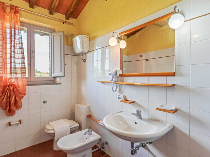 Bathroom 4, Holiday Home in Umbria near Renaissance Castle, Perugia
