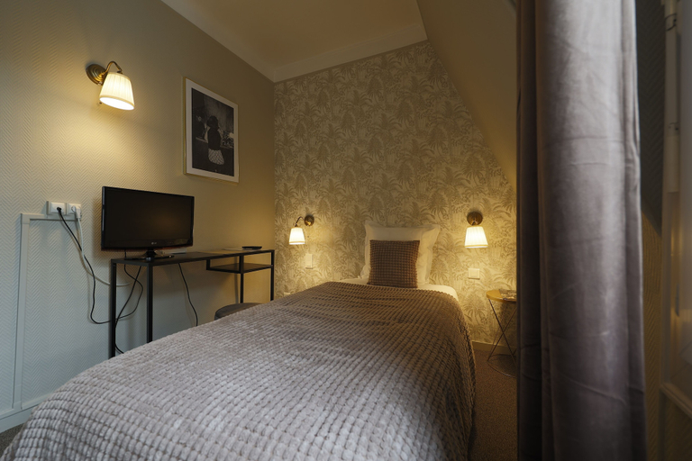 Bedroom 3, Hôtel Azur Reims, Marne