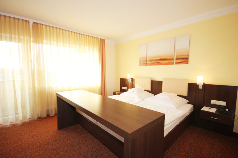 Bedroom 4, Almhotel Pinter Superior, Regen