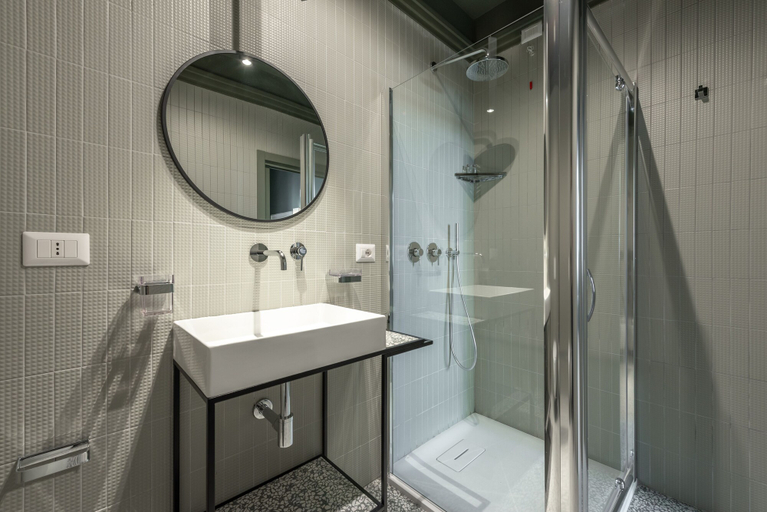 Bathroom 5, Boutique Centrale Sant'Andrea, Milano