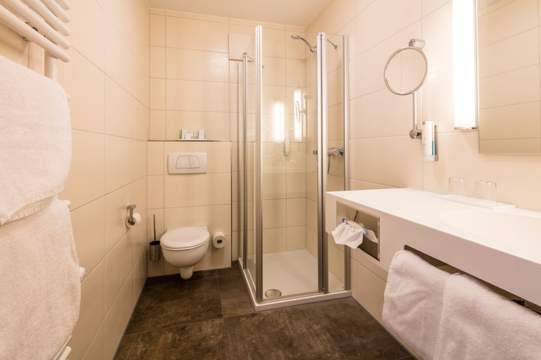 Bathroom 4, Landhotel Endhart, Landsberg am Lech
