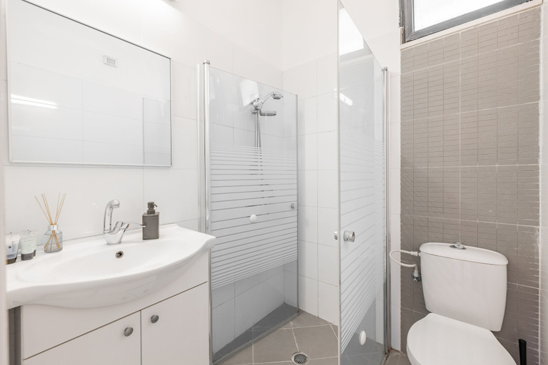 Bathroom 2, The Grand Hertzel