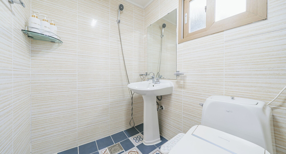 Bathroom 3, Haepumdal Pension, Jeju
