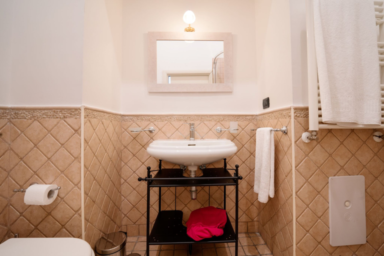 Bathroom 5, Seaside Caracciolo, Napoli