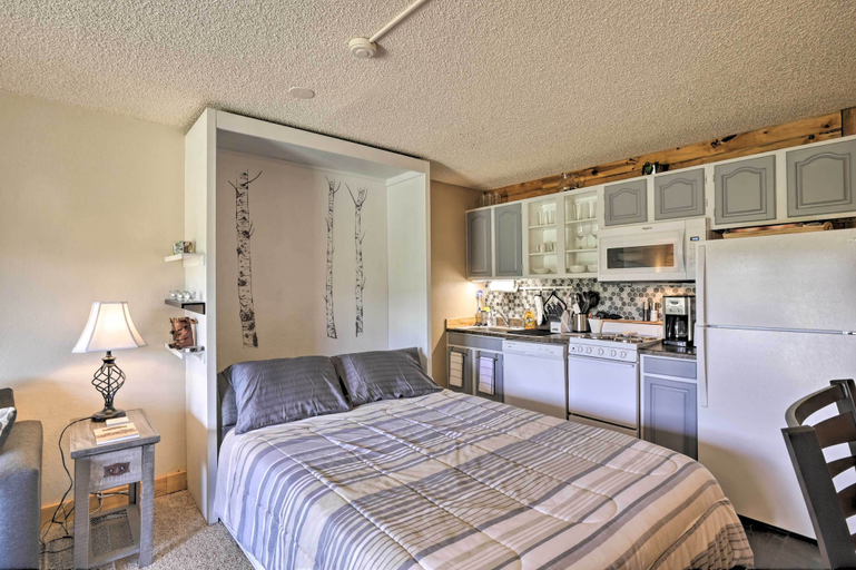 Bedroom, Cozy Studio w/ Amenities By Granby Ranch, Grand