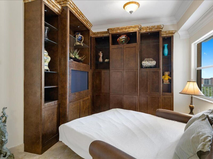 Bedroom 3, Palm Harbor 704, Lee