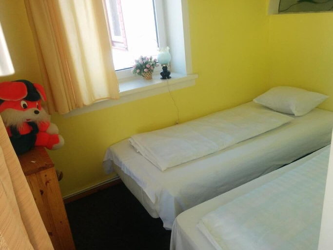 Bedroom 4, Hotel Getliin, Saku