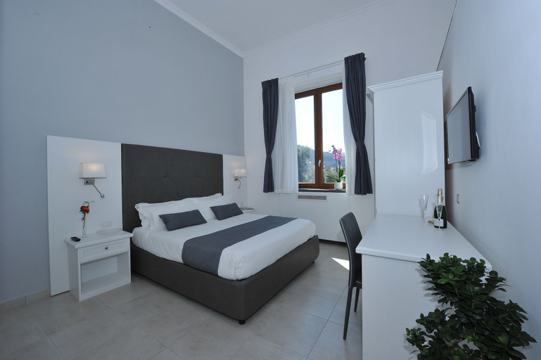 Bedroom 3, Sorrento Bay, Napoli