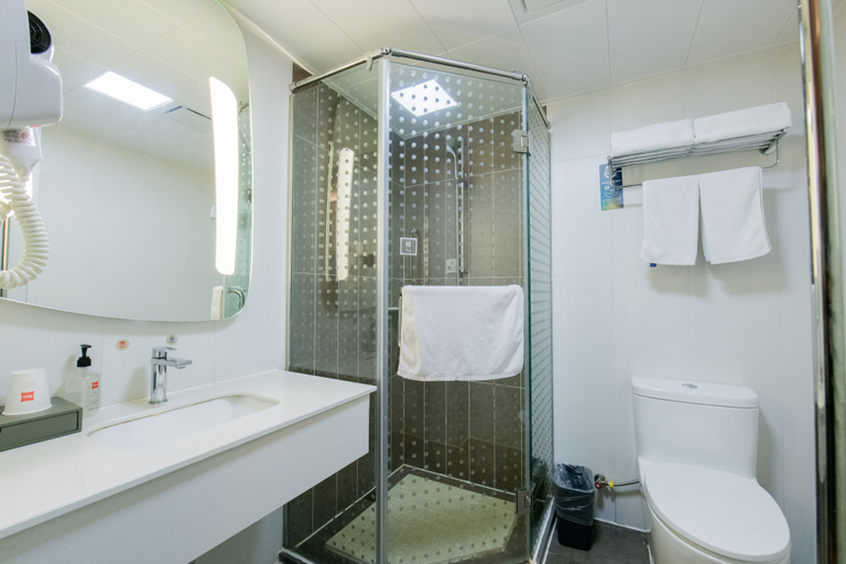 Bathroom 3, ibis Yangzhou Garden Hotel, Yangzhou