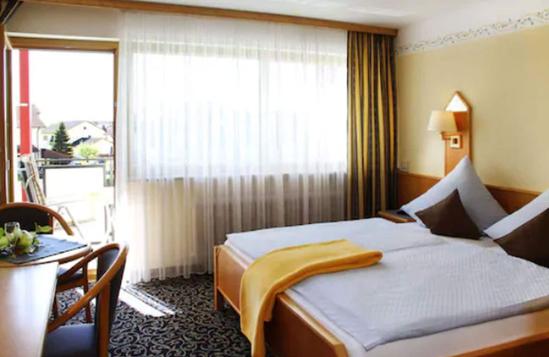 Bedroom 4, Pension- Hotel Maximilian, Passau