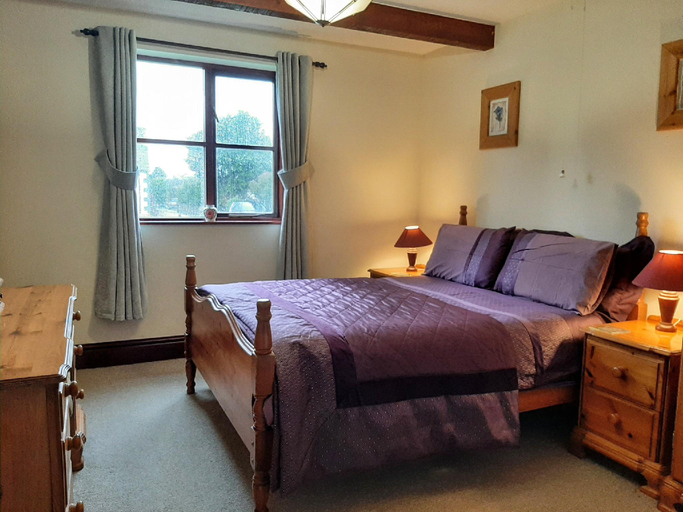 Bedroom 3, Trenewydd Farm Holiday Cottages, Pembrokeshire