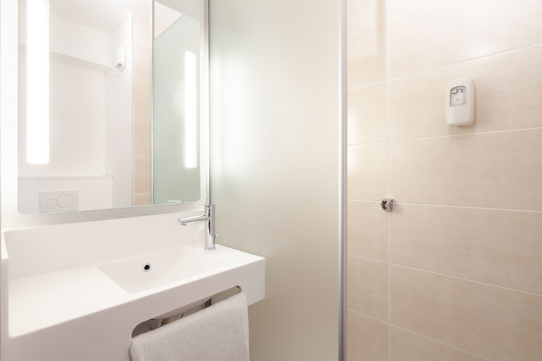 Bathroom 4, B&B HOTEL Champigny-sur-Marne, Val-de-Marne