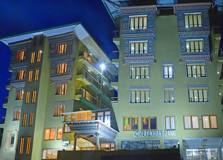 Exterior & Views