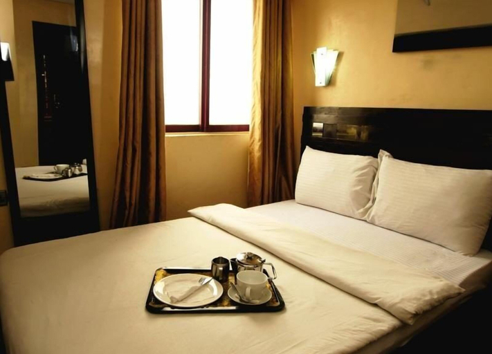 Bedroom 5, Swanky Suites in Grandview, Kosofe