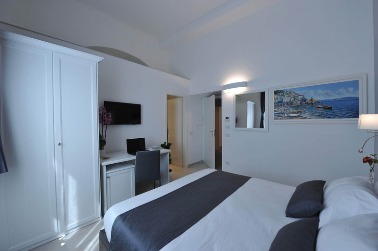 Bedroom 4, Sorrento Bay, Napoli