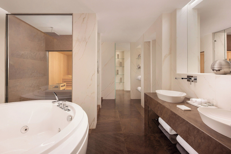 Bathroom 5, The Westin La Quinta Golf Resort and Spa, Málaga