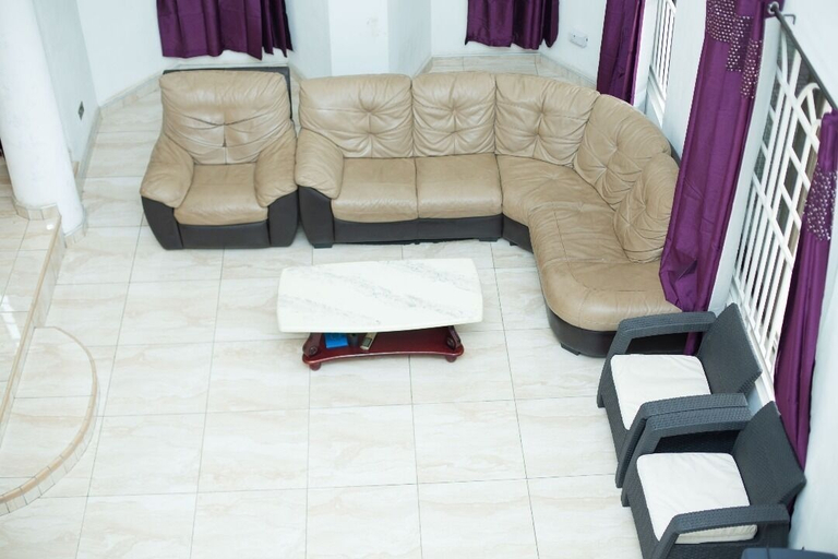 Others 5, Guesthouse, Tema