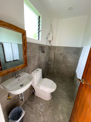 Bathroom 5, Red Picnic Hostel, Panglao