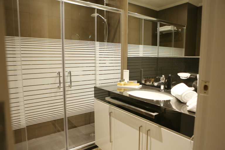 Bathroom 4, ParkTower Suites, Beirut