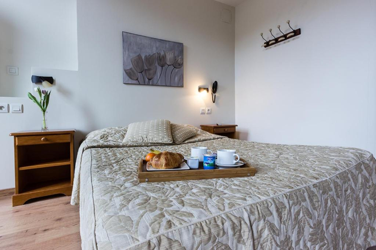 Bedroom 3, Logis Hotel Regina, Puy-de-Dôme