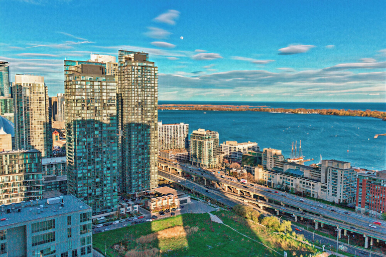 Downtown Toronto Luxury Suites, Toronto
