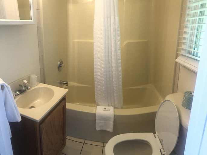 Bathroom 4, Nordick's Inn, Warren