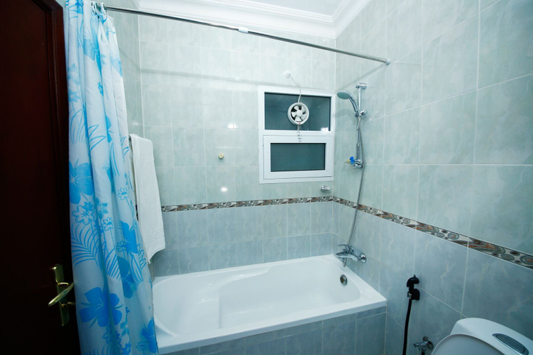Bathroom 5, Muscat International Hotel, Muttrah