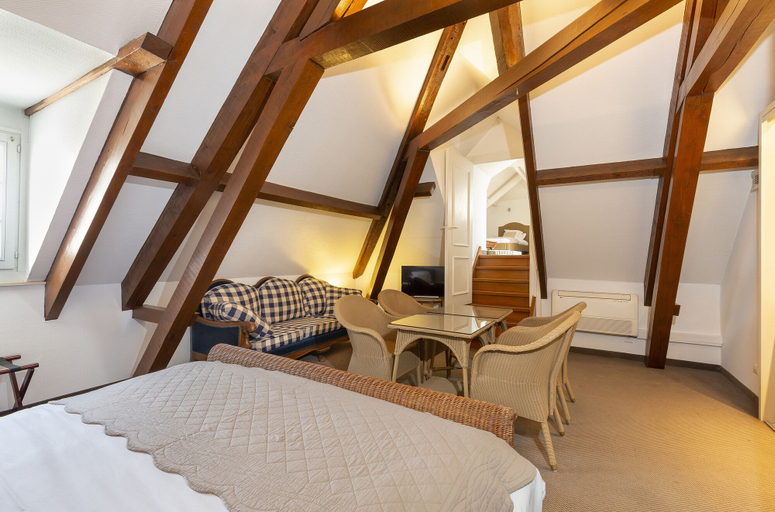 Bedroom 5, Hôtel Jean de Bruges, Somme