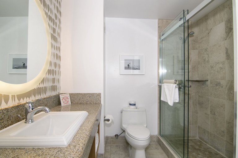 Bathroom 4, Ocean Park Inn, San Diego