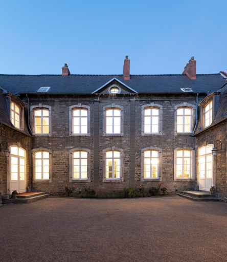 Exterior & Views