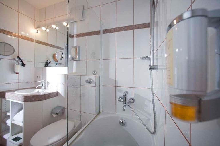 Bathroom 3, Lessing Düsseldorf, Düsseldorf