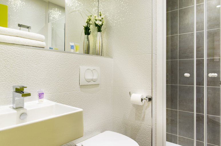 Bathroom 4, Hotel Bel Oranger Paris, Paris