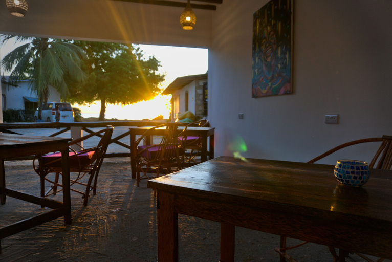 Food & Drinks 4, Cocolala Beach House, Kaskazini 'A'