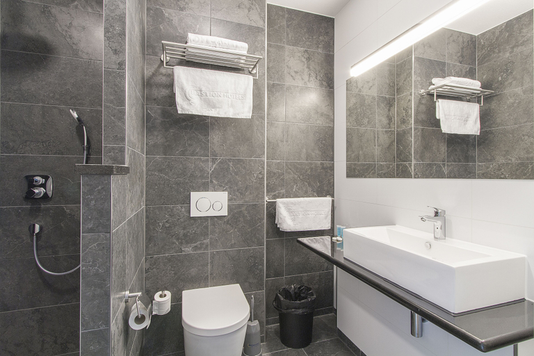 Bathroom 4, Bastion Hotel Nijmegen, Nijmegen