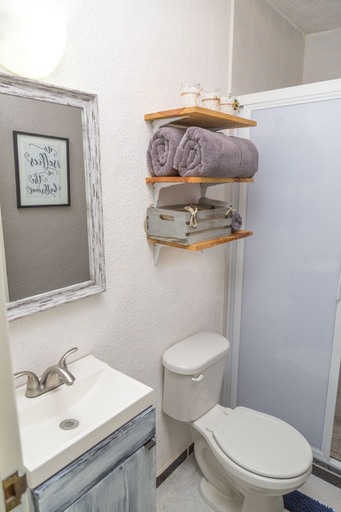 Bathroom, Peaceful & Confortable Oceanfront Studio, Isla Mujeres