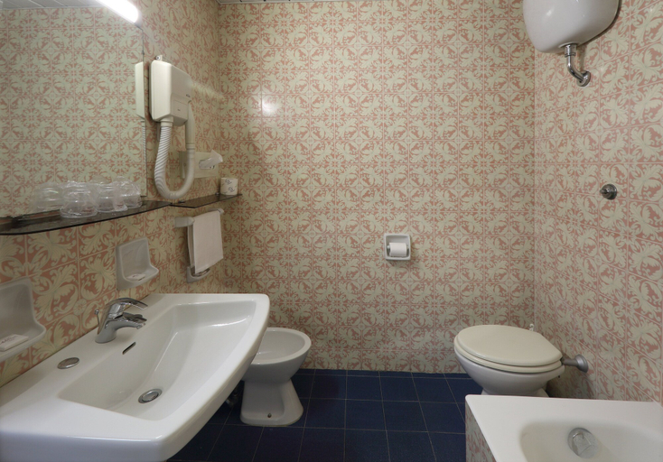 Bathroom 4, Hotel Lido Mediterranee, Messina