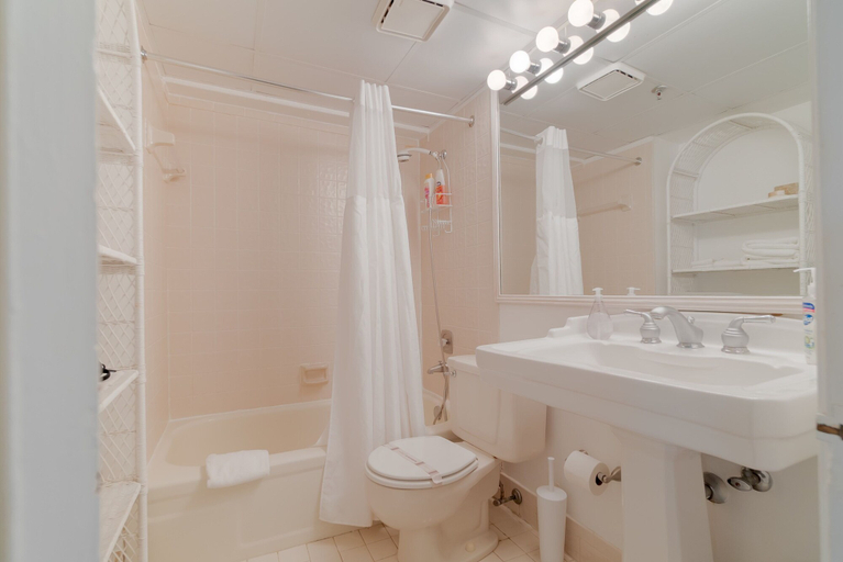 Bathroom 4, Tropicals of Palm Beach Condominium, Palm Beach