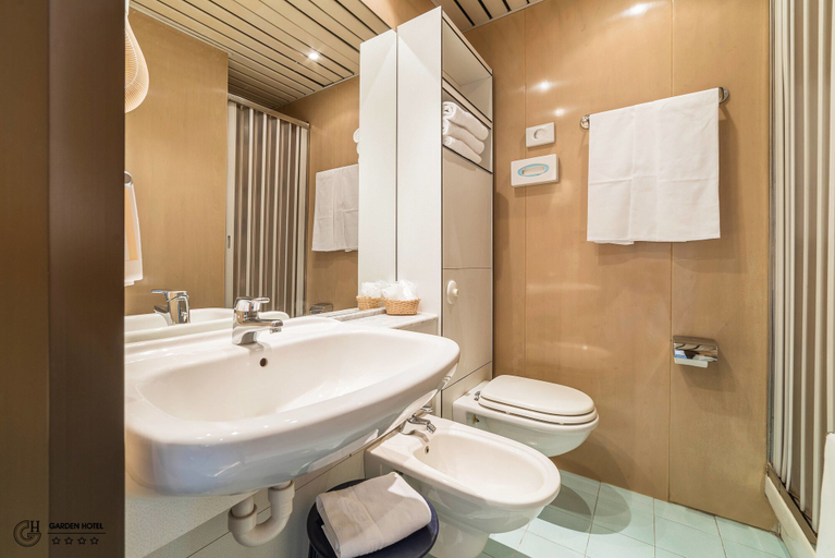 Bathroom 5, Garden Hotel, Terni